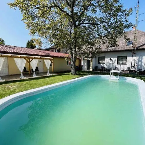 Piroschka Vendeghaz בית הארחה