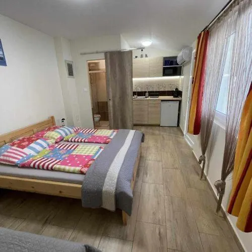 Piroschka Vendeghaz Πανσιόν Zamárdi