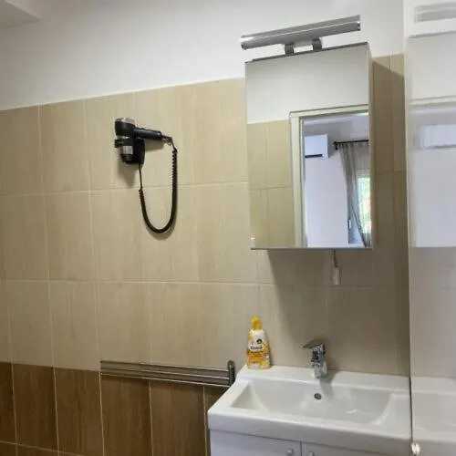 Piroschka Vendeghaz זמראדי