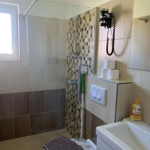 Piroschka Vendeghaz בית הארחה