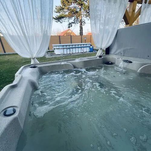 Πανσιόν Piroschka Vendeghaz 4*